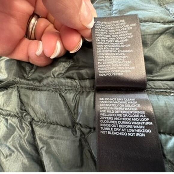 "THE NORTH FACE" Grn Camo Mens Jacket SZ M  Coat Puffer Travel Pocket Storage - Picture 6 of 13